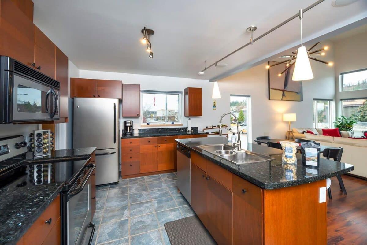 Nn - The Flame - Downtown 1-Bed 2-Bath Villa Whitehorse Eksteriør billede