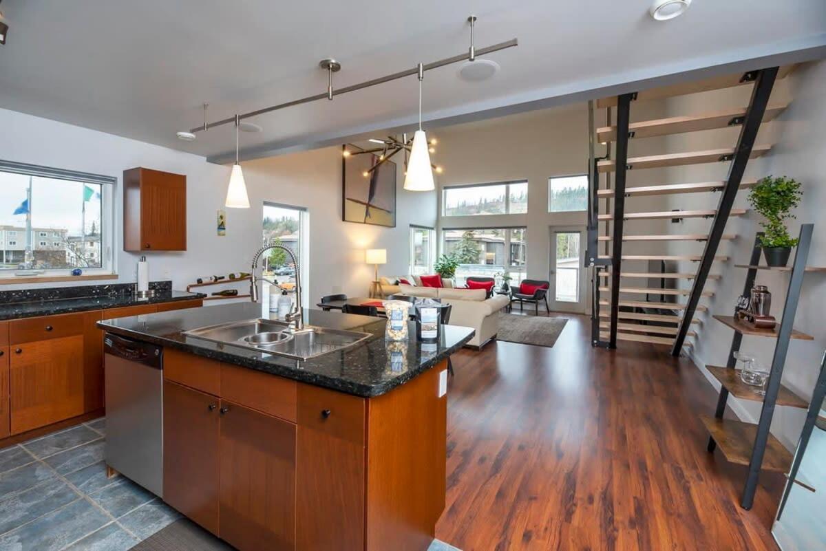 Nn - The Flame - Downtown 1-Bed 2-Bath Villa Whitehorse Eksteriør billede